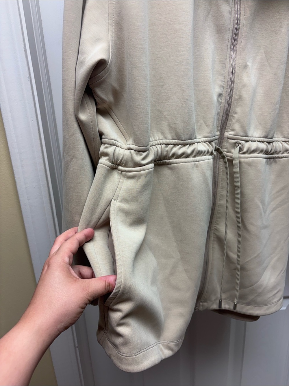 Lululemon Softstreme Cinch-Waist Full-Zip Jacket Bone Beige Size 14 - Picture 6 of 10